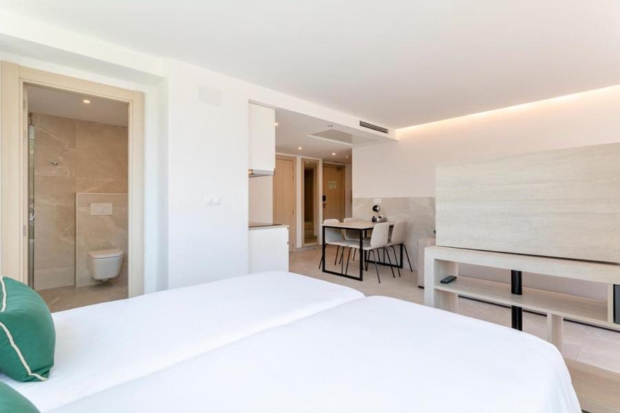 Halley Hotel & Apartments Affiliated By Melia Benidorm Exterior foto